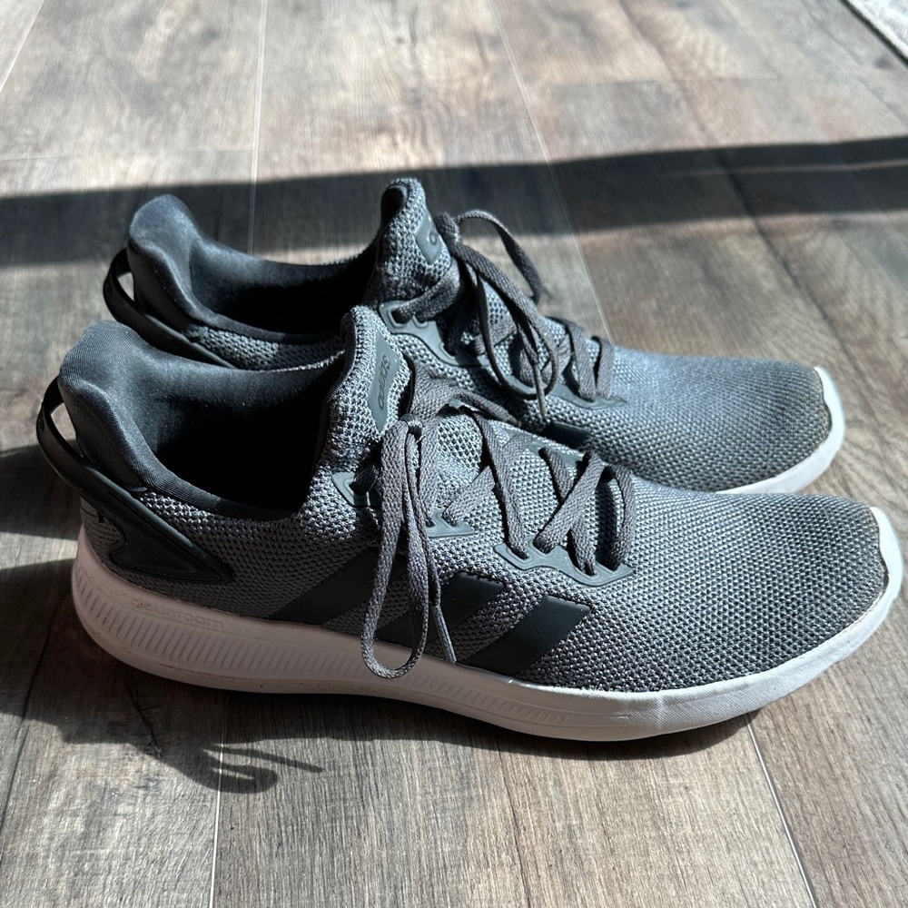 Men's Gray Adidas Cloudfoam Athletic Shoes Size 10.5